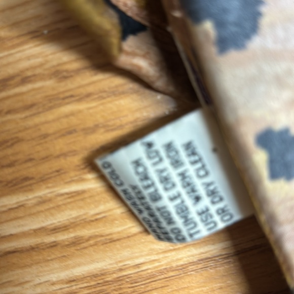 Michael Mims Kathy Cole Size L 100% Washable Silk Animal 🦒 Print blouse - Picture 9 of 10